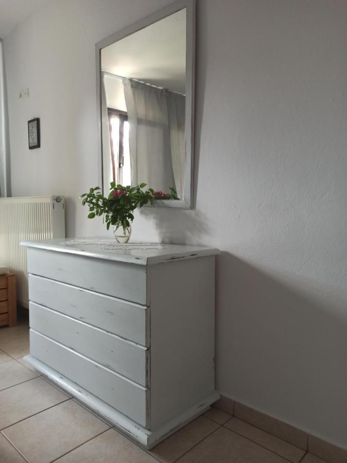 Dora'S House Comfortable Apartment With A Yard And View Pyrgadikia Ngoại thất bức ảnh