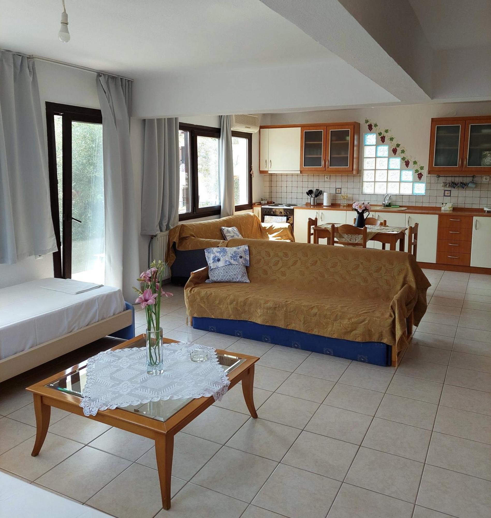 Dora'S House Comfortable Apartment With A Yard And View Pyrgadikia Ngoại thất bức ảnh