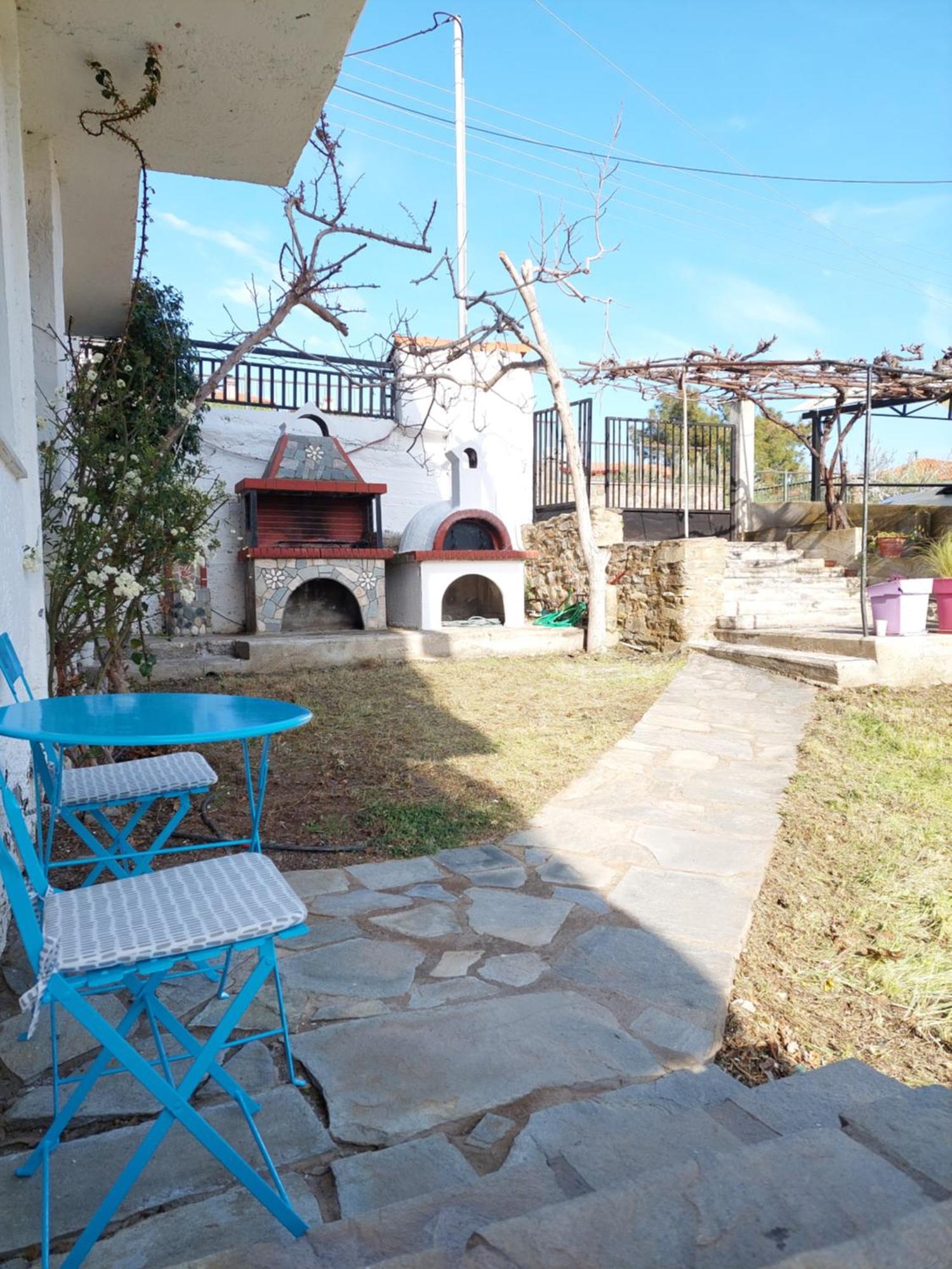 Dora'S House Comfortable Apartment With A Yard And View Pyrgadikia Ngoại thất bức ảnh