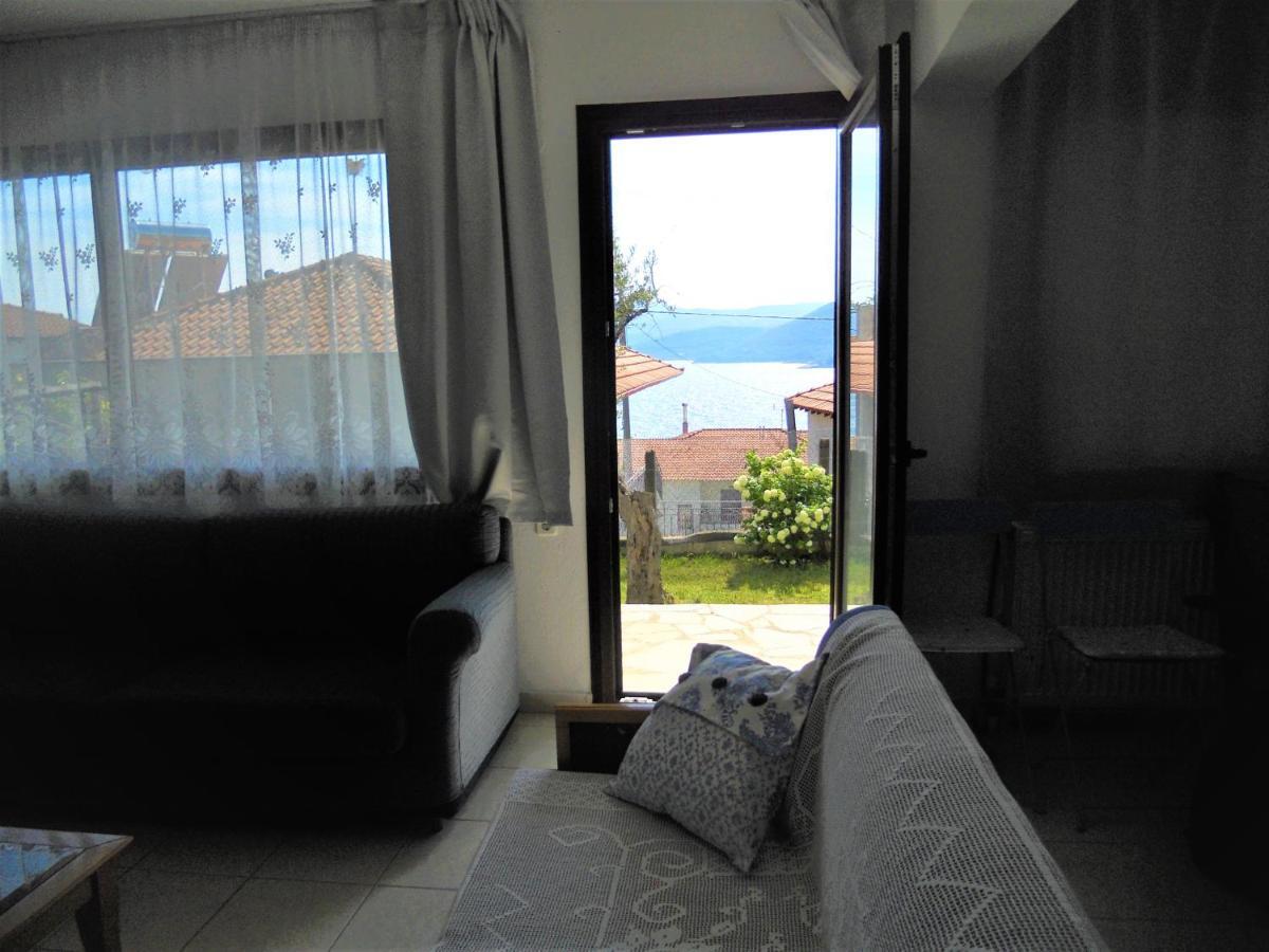 Dora'S House Comfortable Apartment With A Yard And View Pyrgadikia Ngoại thất bức ảnh
